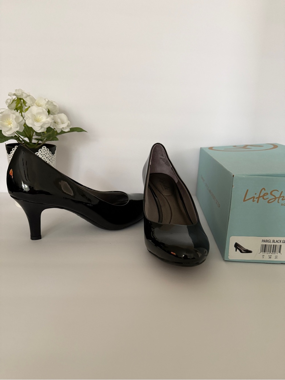 Life Stride Parigi Black Glory Patent Leather Round Toe Mid-Heel Pumps